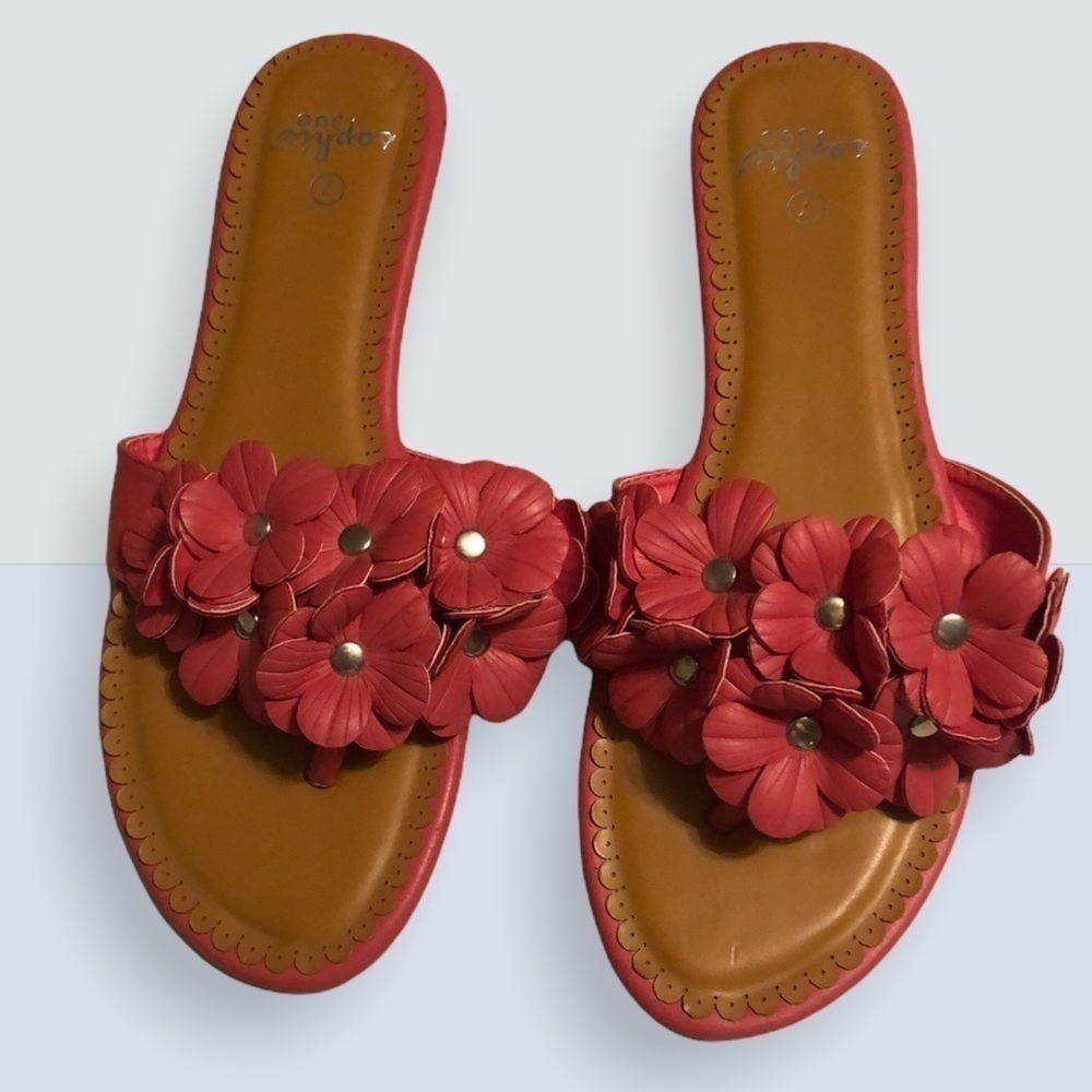 Sophie Sue coral thong sandals with flowers. Sz7